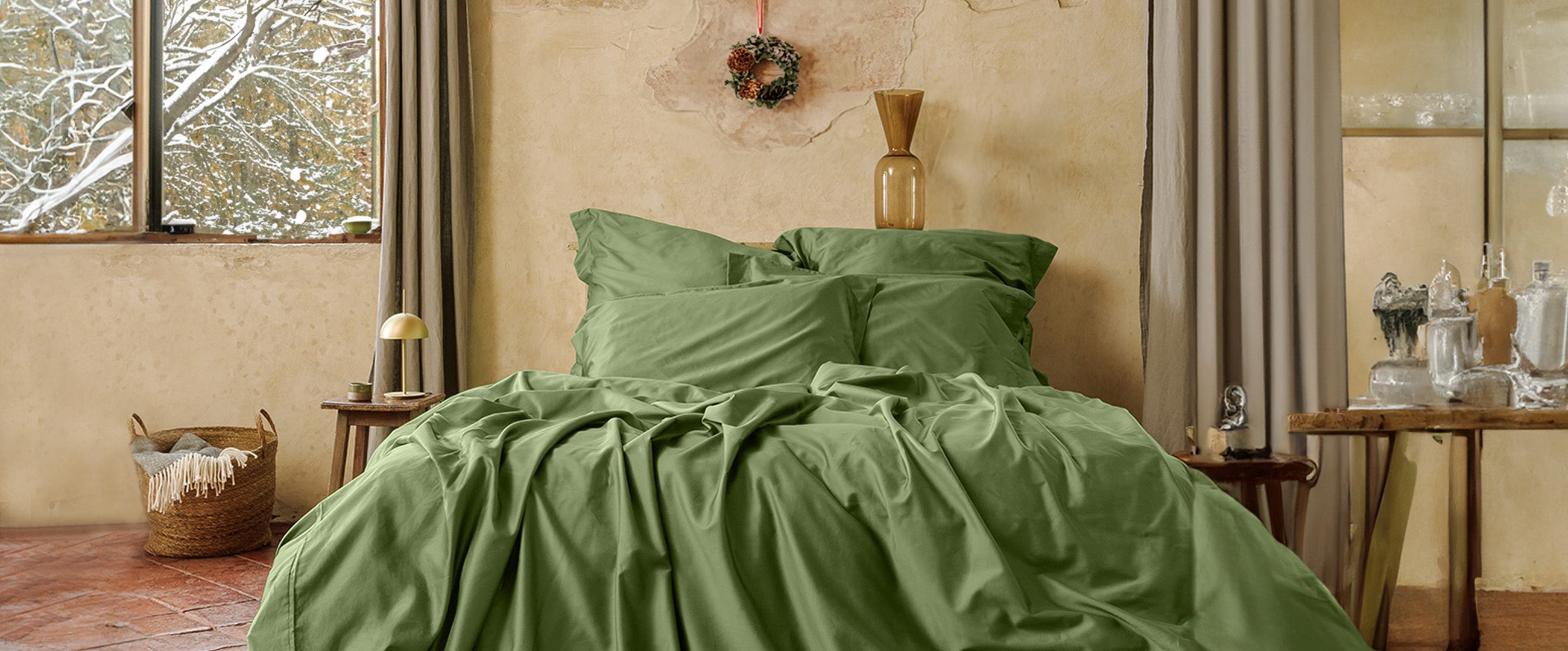 Stanza da letto con addobbi natalizi