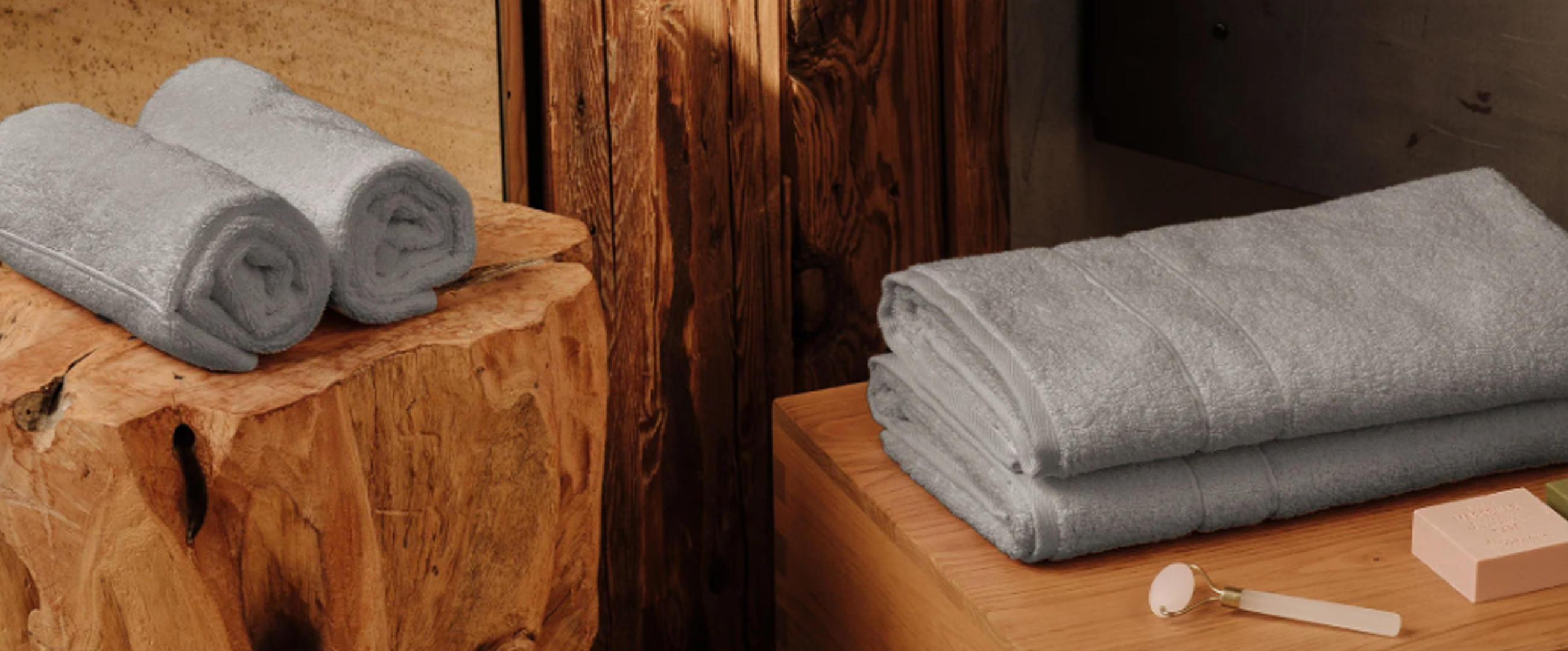 Come piegare gli asciugamani per risparmiare spazio e mettere ordine