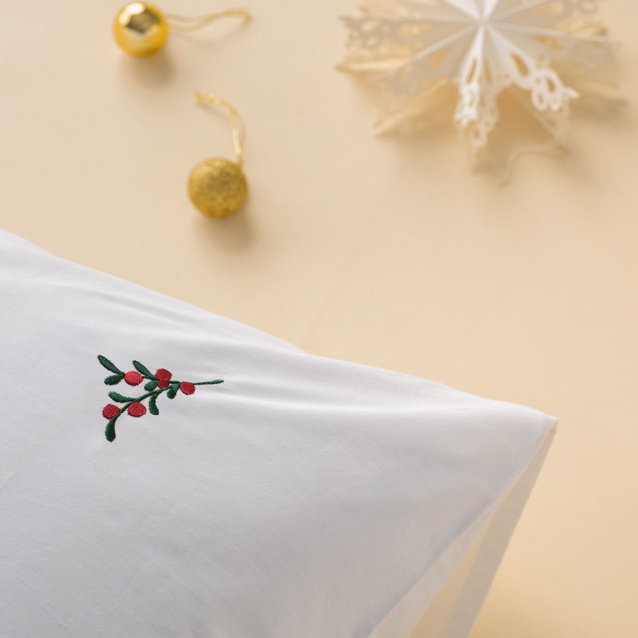 Set di 2 federe per cuscini natalizi per bambini, stile fattoria, fiori rossi e foglie, 45 Set di 2 federe per cuscini natalizi per bambini, stile fattoria, fiori rossi e foglie, 45
