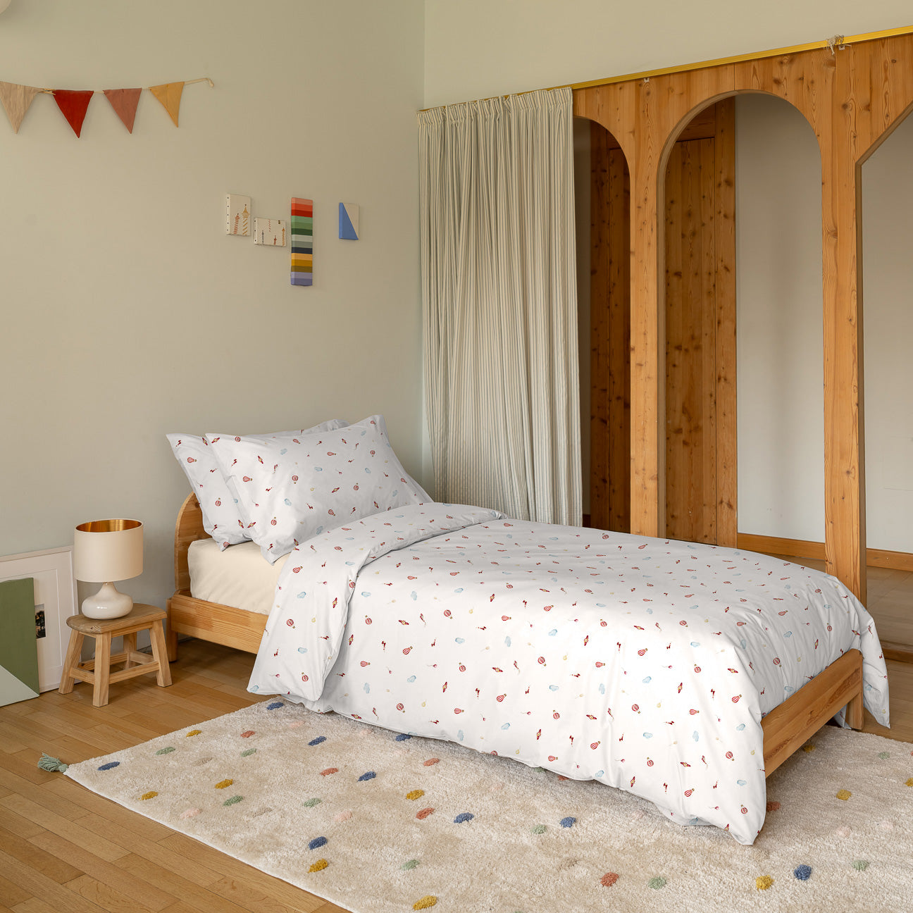 Completo copripiumino bimbi
- 1 PIAZZA (80x190 cm)- Tra le nuvole- Percalle - Dalfilo