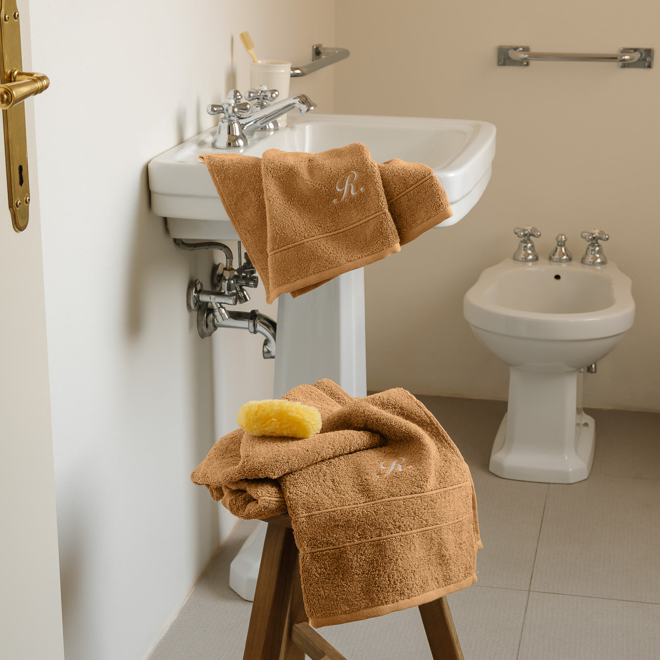 Basics Set Asciugamani Bagno Spugna 100% Cotone 2 Teli + 2 Asciugamani Viso, Verde Turchese, Confezione 4 Pezzi Basics Set Asciugamani Bagno Spugna 100% Cotone 2 Teli + 2 Asciugamani Viso, Verde Turchese, Confezione 4 Pezzi