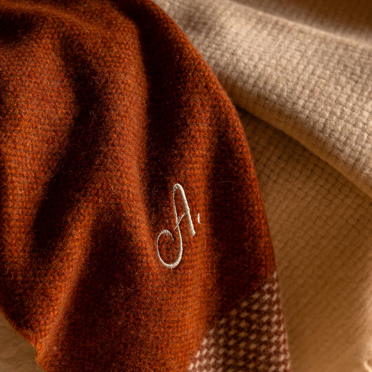 Plaid in lana
- 130x180 cm- Terracotta- Lana rigenerata - Dalfilo