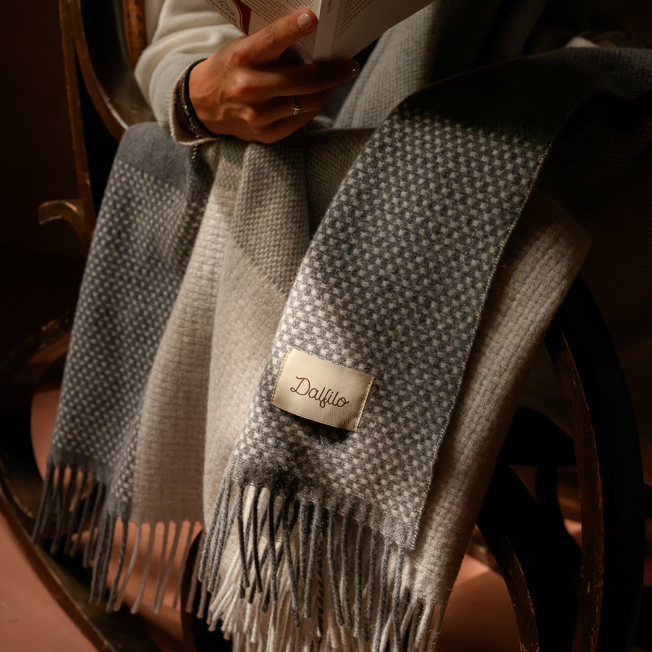 Plaid in lana
- 130x180 cm- Pietra- Lana rigenerata - Dalfilo