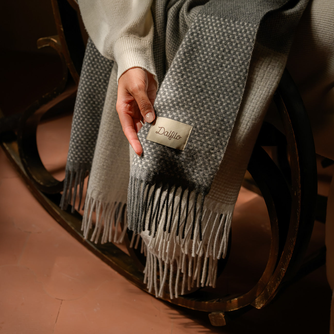 Plaid in lana
- 130x180 cm- Pietra- Lana rigenerata - Dalfilo