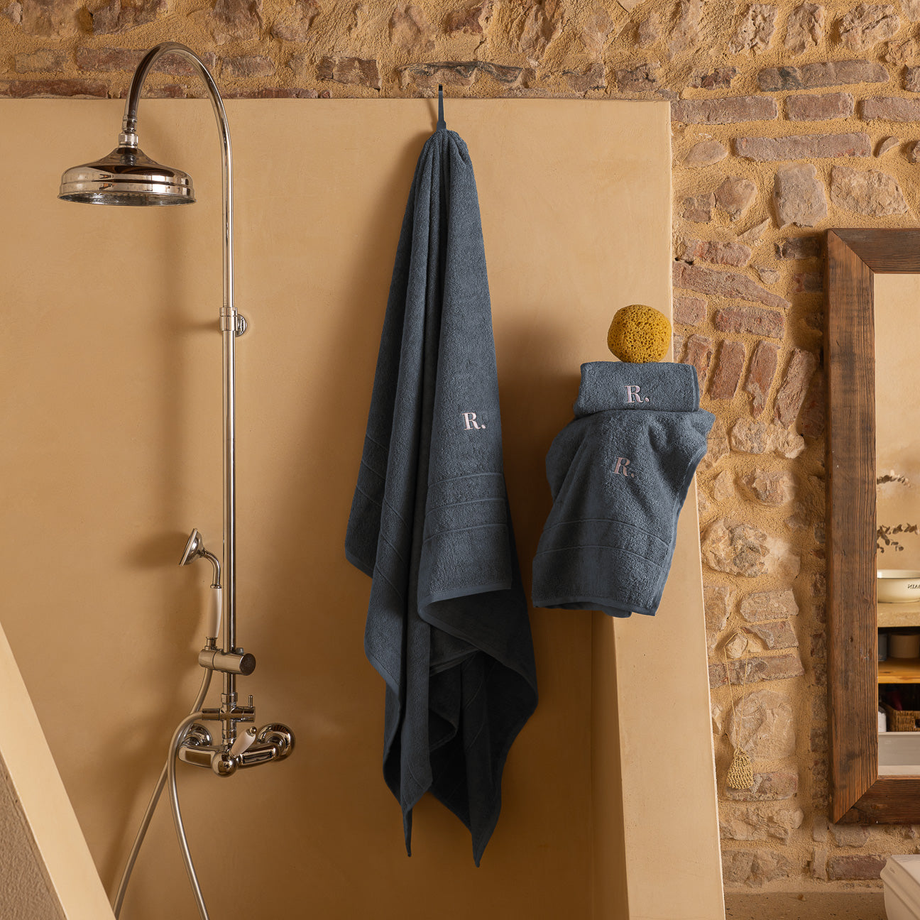 Asciugamani viso mani e corpo linea classica
- Taglia unica- Denim- Cotone classico - Dalfilo