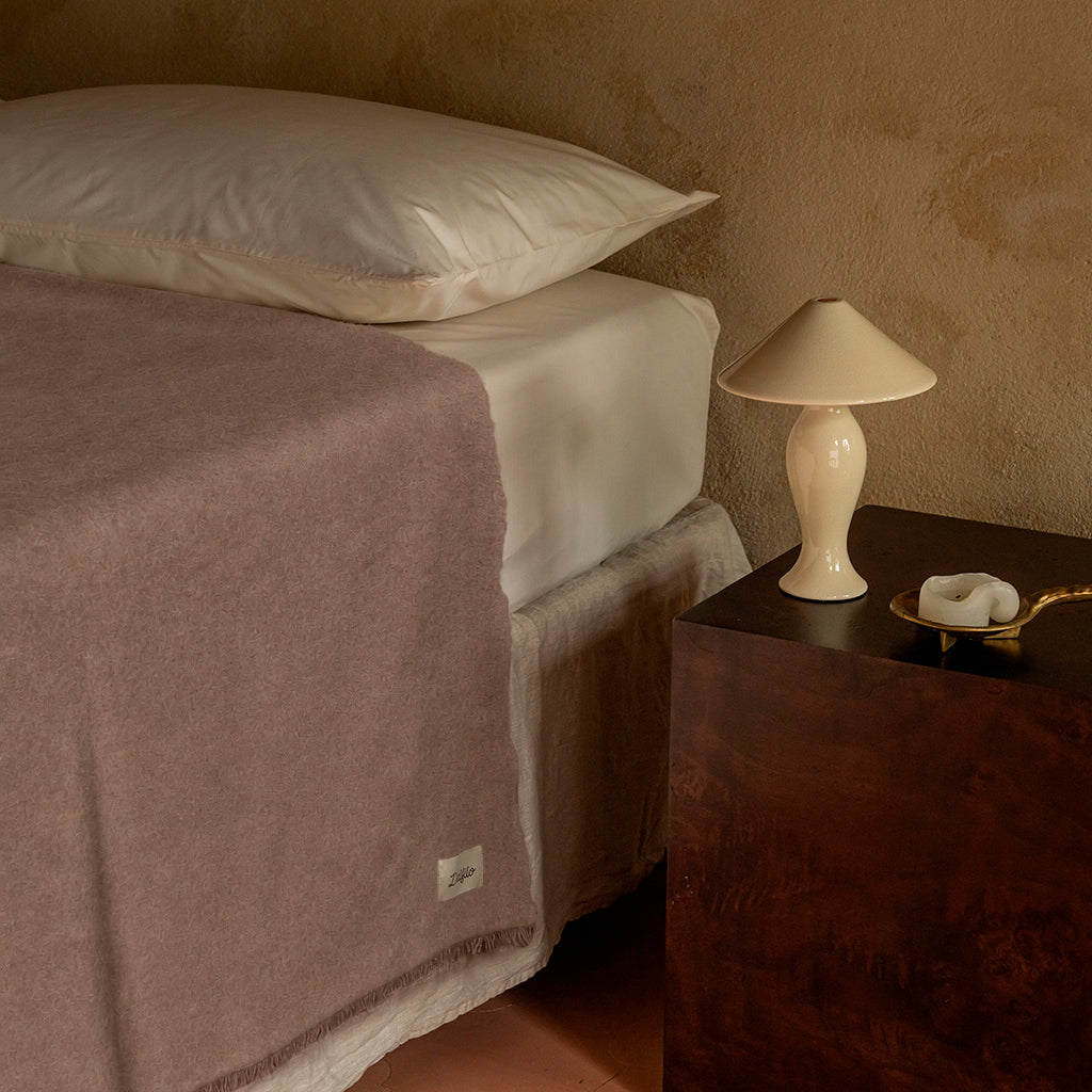Coperta in lana merino extrafine
- 220x250 cm- Tortora- Lana merino extrafine - Dalfilo
