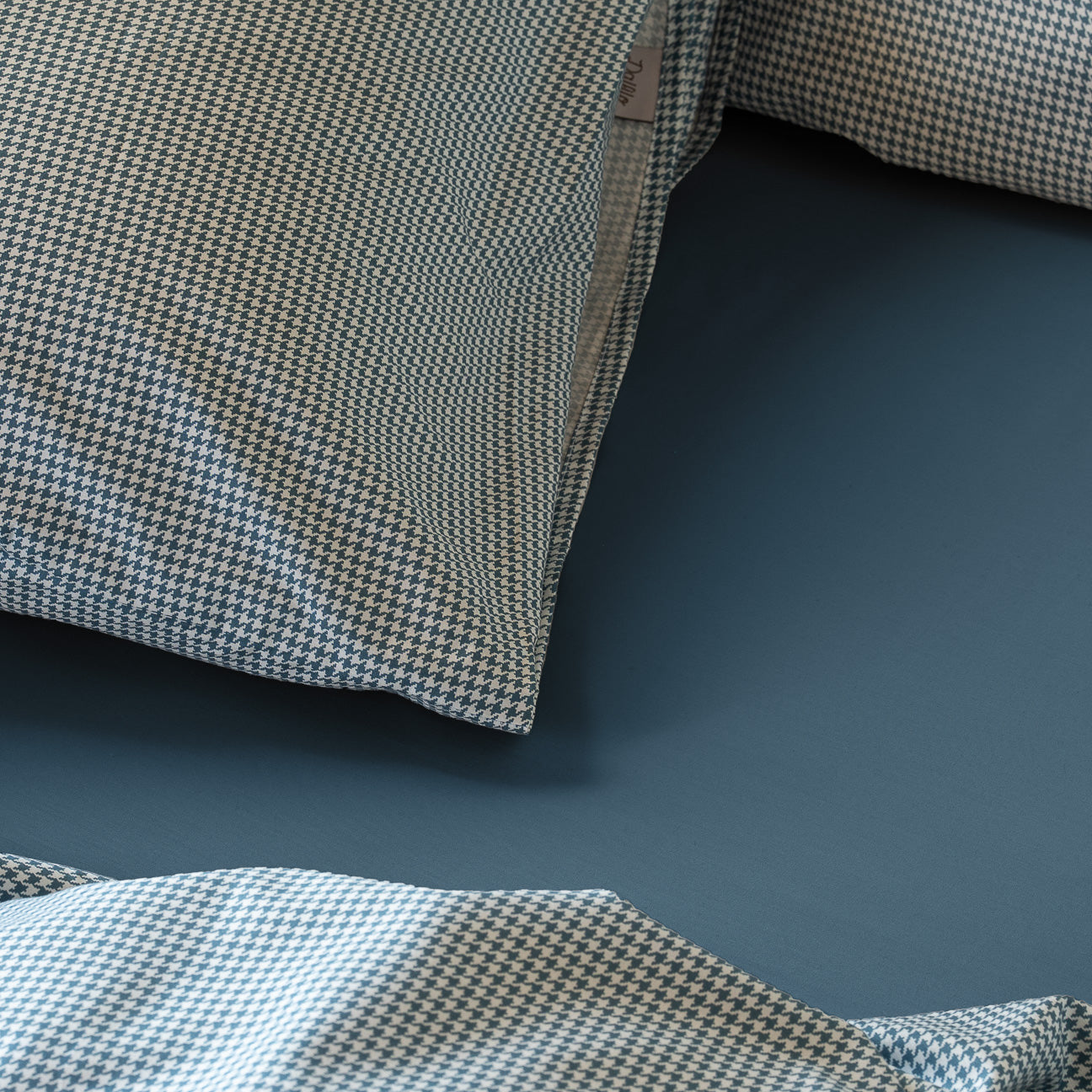 Completo all-in in percalle
- 1 PIAZZA (80x190 cm)- Pied de poule- Percalle - Dalfilo