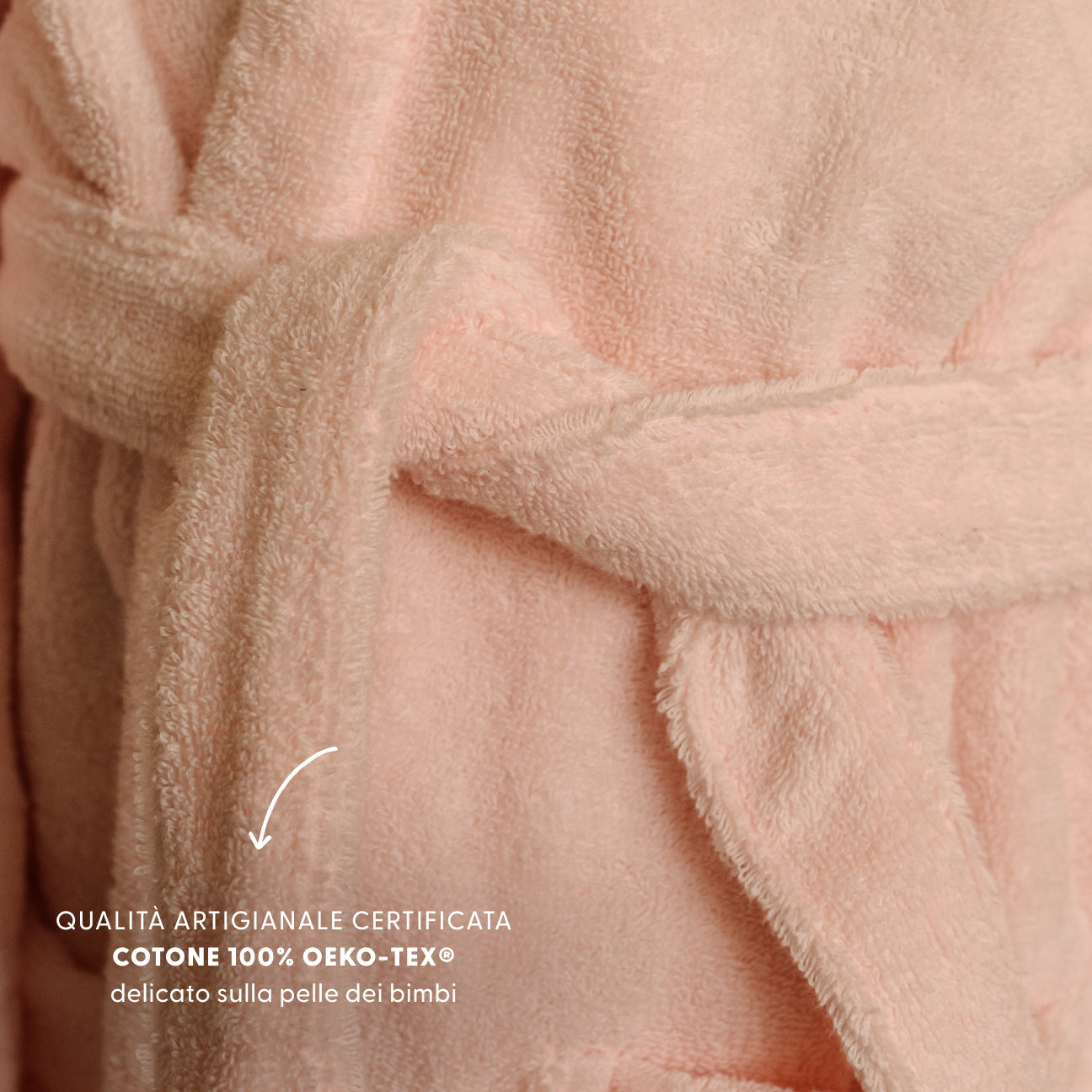 Accappatoio bimbi con cappuccio
- 4-6 anni- Rosa Ciliegio- Cotone classico - Dalfilo