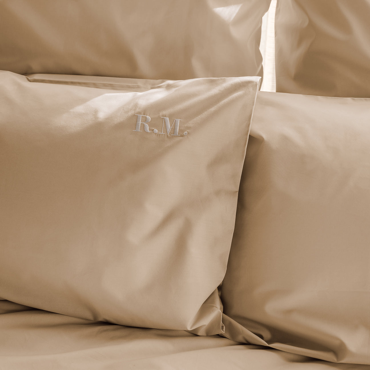 Completo all-in in percalle
- 1 PIAZZA (80x190 cm)- Marrone Caffelatte- Percalle - Dalfilo