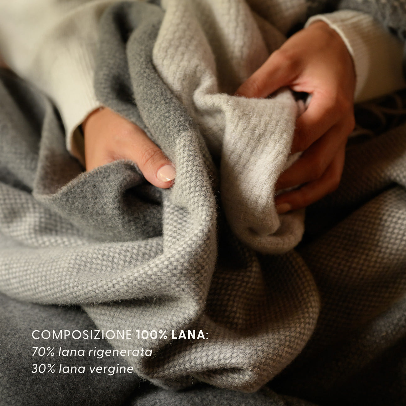 Plaid in lana
- 130x180 cm- Pietra- Lana rigenerata - Dalfilo