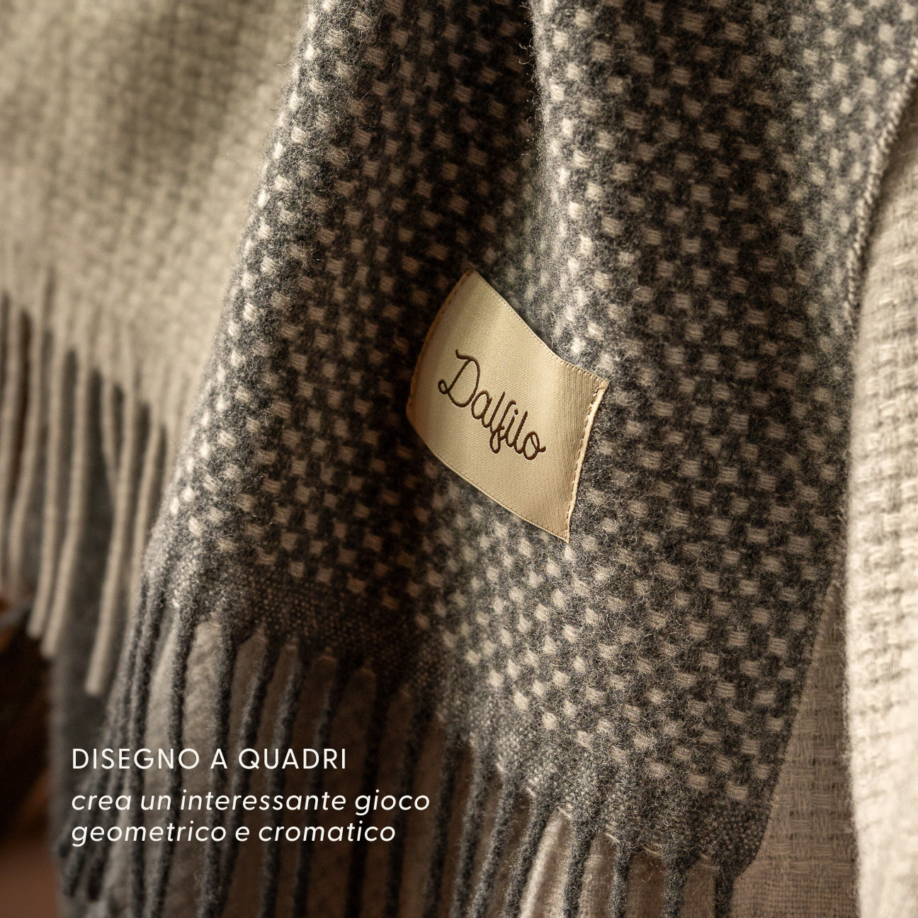 Plaid in lana
- 130x180 cm- Pietra- Lana rigenerata - Dalfilo