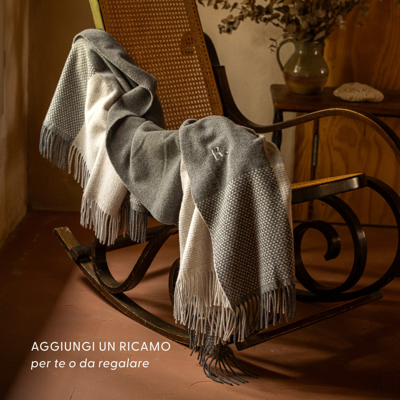 Plaid in lana
- 130x180 cm- Pietra- Lana rigenerata - Dalfilo