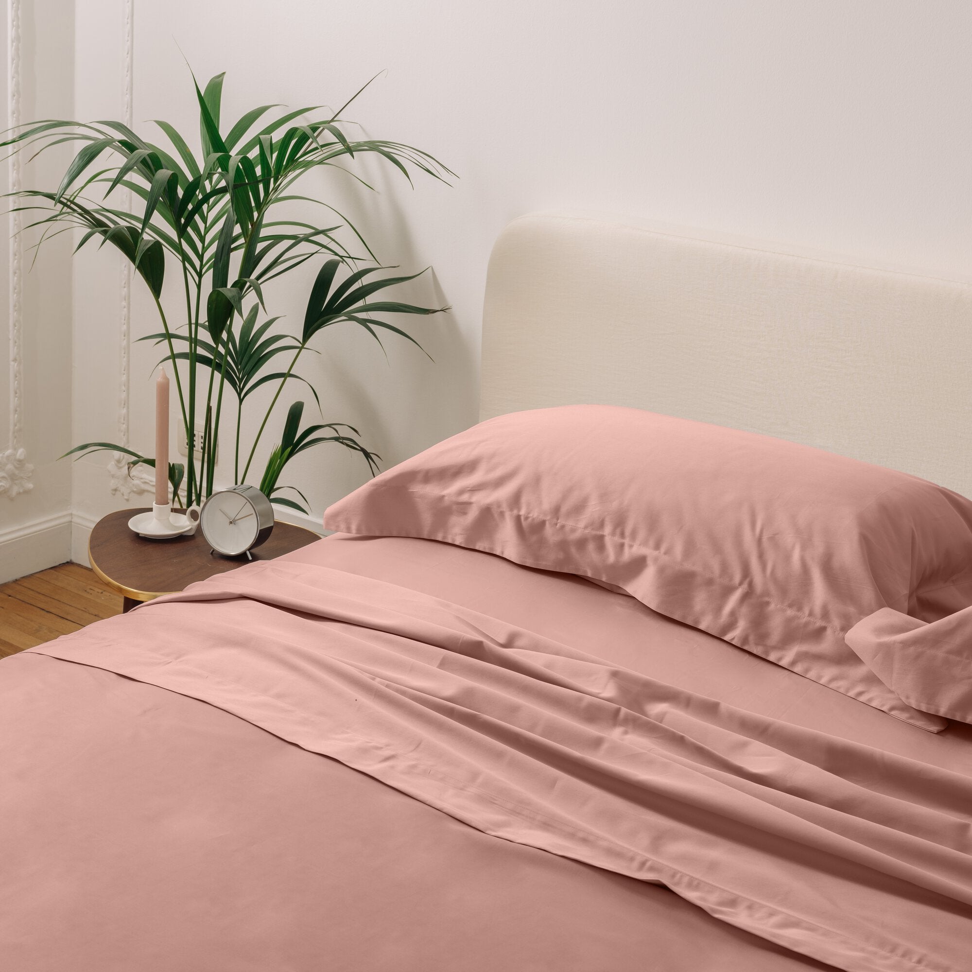 Set 2 federe in raso a tre volani
- 50x80 cm (standard)- Rosa Antico- Raso - Dalfilo